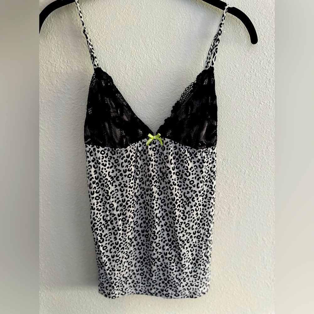 Victoria Secrets top size S